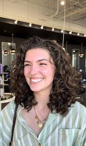 Alexandra Pond's Instagram, Twitter & Facebook