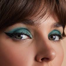 The most common pink blue eyeshadow material is plastic. 10 Gorgeous Blue Eyeshadow Looks For Every Season Ipsy