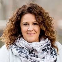 Lisa Loucks's Instagram, Twitter & Facebook