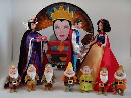 Snow White And The Seven Dwarfs Dolls Of The Main Cast The Evil Queen Doll And Art Plate The Prince And Snow White The Seven Dwarfs Disney Dolls Snow