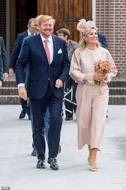 Leiden may 23, 2017 — lumc's willem alexander children's hospital leiden is the newest location of the dollsvilla by liliane®. Queen Maxima Of The Netherlands Beams As She And King Willem Alexander Meet With Local Children Daily Mail Online
