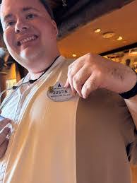 Shari Wallace's Instagram, Twitter & Facebook