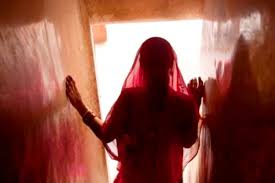 बहू ने सास को कुल्हाड़ी से उतारा मौत के घाट, बोली-रोज की कीच-कीच...see more