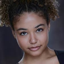 Amelia Davis's Instagram, Twitter & Facebook