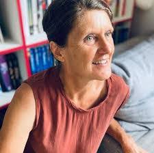 Lorraine Sewell's Instagram, Twitter & Facebook