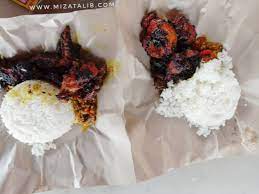 Biasa (nasi putih+ayam 3ketoi+ timun+ sambal) rm8.00. Lunch 3 Budak Gemuk Di Rock Cafe Miza Talib