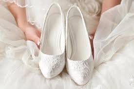 Oft sind schnürschuhe für damen optisch angelehnt an die klassischen budapester schuhe, die zum standardprogramm modisch interessierter. Hochzeitsschuhe Tipps Ideen Und Shops Fur Braut Brautigam