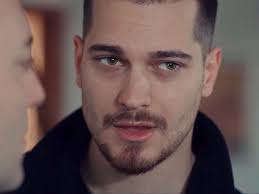Cagatay Ulusoy As Sarp In Tv Series Icerde Hombres Turcos Feriha Y Emir Mejores Actores