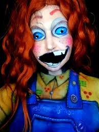 Teacher helps bullied girl with halloween costume