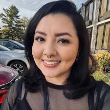 Anna Bloom updated her cover photo.