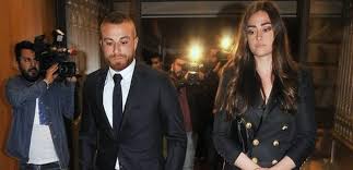 Gökhan töre ve esra bilgiç bir süredir aralarında anlaşmazlık yaşadıkları gerekçesiyle ortak verdikleri kararla geçtiğimiz hafta küçükçekmece adliyesi'ne başvurdu. Esra Bilgic Gokhan Tore Yi Kalbinde Tasiyor