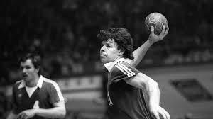 L'algérien yasser triki vise une médaille. Handball Legende Jo Deckarm 40 Jahre Nach Seinem Unfall Zdfmediathek