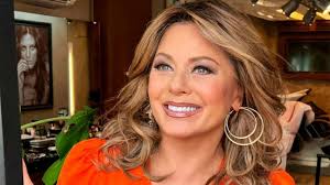 De rosa, Vera Fischer reflete composição de Rita Lee: ''Pra todos vocês''