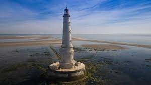 Il se dresse majestueusement à l'entrée de l'estuaire de la gironde. Un Webinaire Met Le Phare De Cordouan A L Honneur