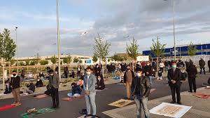Syarikat ini telah ditubuhkan pada 1943 oleh ingvar kamprad di sweden. This German Ikea Store Opened Their Grounds For Eid Prayers During Raya Wapcar