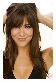 One such option is a layered bob hairstyle that will frame your face. 88 Beautiful And Flattering Haircuts For Oval Faces