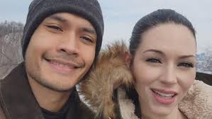 5 Potret Randy Pangalila Kenang Ultah Pernikahan Ke-6 dengan Istri Asal  Kanada