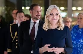 Jun 16, 2021 · crown prince haakon and crown princess mette marit have attended an event organized by the norwegian rescue society. Frankfurter Und Die Revolution Kronprinzessin Mette Marit Eroffnet Die Buchmesse Kultur Stuttgarter Nachrichten