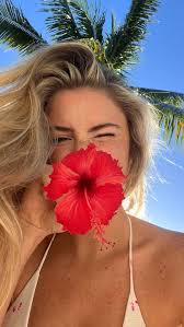 who needs to actually learn how to wake surf when @zoekeleazylstra does it  for you🏄‍♀️💗