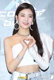 Entdecke bei tiktok kurze videos zum thema jinlia. Ryujin With Aesthetic On Twitter 190228 C à¸¥ à¸­à¸²à¸— à¸‡à¸²à¸™ Mnet Mcountdown Itzy Lia