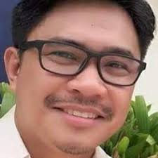 Dennis Herrera (@DennisHerreraPH)