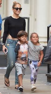 Jennifer Lopez Reacts To Ex Husband Marc Anthony S Engagement J Lo Fashion Jenifer Lopez Jennifer Lopez