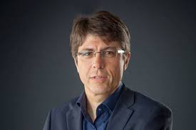 Pas de beaux parleurs, mais de bons penseurs»