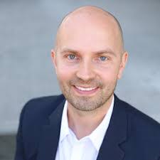 Robin Pan's Instagram, Twitter & Facebook