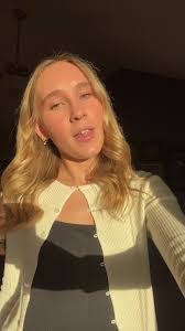 Brooke Kenyon's Instagram, Twitter & Facebook