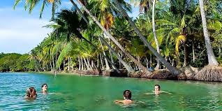 The province consists of the bocas del toro archipelago, bahía almirante (almirante bay), chiriquí lagoon, and adjacent mainland.the capital is the city of bocas del toro (or bocas town. Bocas Del Toro Panama Travel Information And Map