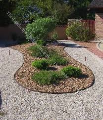 A small backyard fountain is another affordable trick that can create an elegant effect in any yard. Einfache Landschaftsbilder Ideen Landschaftsgestaltung Mit Kleinem Budget Gunstig Garten Dekoration Inexpensive Landscaping Easy Landscaping Landscaping With Rocks