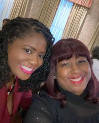 Robin [Self-Publishing Expert] (@robindevonish) • Instagram photos and  videos