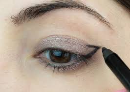 Then, use liquid eyeliner to draw a thin line along your upper eyelid. How To Create A Simple Cat Eye Look Using Pencil Eyeliner Jessoshii