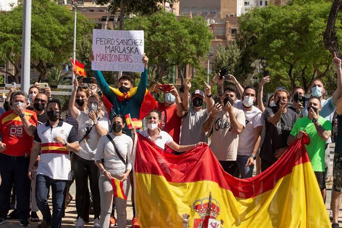 En imágenes: Pedro Sánchez abucheado en su llegada a Ceuta