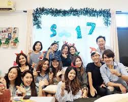 Hylt on fallon #lisa #blackpink #blackpinklisa #jennie #jisoo #rosé. DÃ¿z Got7 Bambam Blackpink Lisa S Moms Families Had A New Year Party Together Celebrity News Gossip Onehallyu