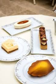 Le Tea Time Du Bar Vendome Au Ritz Paris Francois Perret Empreinte Sucree Assiette A Dessert Desserts A L Assiette Chef Patissier