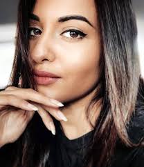 Celebrity hairdo: now and then