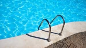 Ivre Mort Il Se Noie Dans La Piscine De Son Voisin