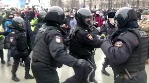 Film zrealizowany przez rosyjskiego opozycjonistę nawalnego.kariera i bogactwo putina tytuł: Moscow Police Grab Navalny Supporters Before Rally