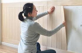 Kualitas dan harga wallpaper dinding dibedakan berdasarkan bahan yang dipakai, maka dari itu anda perlu sekali mengetahui bahan yang dipakai pada wallpaper. Padahal Cuma Stiker 8 Wallpaper Dinding Ini Berhasil Bikin Rumah Tampak Baru Rumah123 Com