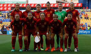 Na noite deste sábado, a seleção da espanha, campeã do mundo, chegou a buenos aires, após uma viagem de 14 horas desde zurique, para disputar o amistoso com a argentina, na próxima terça. Selecao Feminina Da Espanha Viaja A Russia Para Acompanhar A Copa 18 Lance