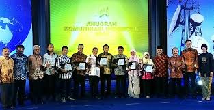 1 taklimat projek tahun akhir sessi 2006/07. Mer C Terima Penghargaan Pesan Indonesia Kepada Dunia Dari Kem Kominfo Dan Iski