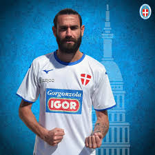 Hristo yankov firma un triennale con gli azzurri e vestirà la maglia numero 37. Maglie Novara Calcio 2020 2021 L Esordio Di Mizuno