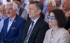 Ankara üniversitesi eğitim bilimleri fakültesi'nde lisansını, aynı üniversitede gelişim psikolojisi alanında yüksek. Ziya Selcuk Nereli Esi Rana Selcuk Kimdir Cocuklari