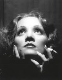 GONE WITH THE WIND' IT AIN'T It used to be that the 'Best Picture' Oscar  would go to extraordinary epics like "Gone With the Wind", "Titanic" or  "Lawrence of Arabia". Underdog turned