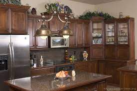 Traditional Dark Wood Walnut Kitchen Cabinets 21 Kitchen Design Ideas Org Color Of Counter Top With Cup Bo Kitchen Design Dark Wood Kitchens Kitchen Remodel