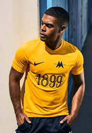 Torquay united ha attraversato vari colori di squadra prima di stabilirsi sul familiare giallo e blu di oggi. Torquay United Unveil 2019 20 Nike Kits Soccerbible