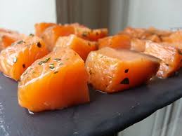 Saumon Cuit Dans Un Melange De Sel Et Sucre Tres Facile A Preparer C Secrets Gourmands Saumon Saumon Marine Recette Poisson