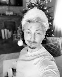 𝐌𝐞𝐫𝐫𝐲 𝐂𝐡𝐫𝐢𝐬𝐭𝐦𝐚𝐬!!!! I hope everyone is having a wonderful  relaxing Christmas Day! Something is different this year. But I'm trying to  see it as the most relaxing Christmas ever. #relaxingchristmas What are