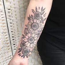 Desenho de leão para tatuagem feminina. Pin De Kiesha Fishback Em Tattoos Tatuagem Girasol Tatuagem Feminina Braco Tatuagens De Girassol